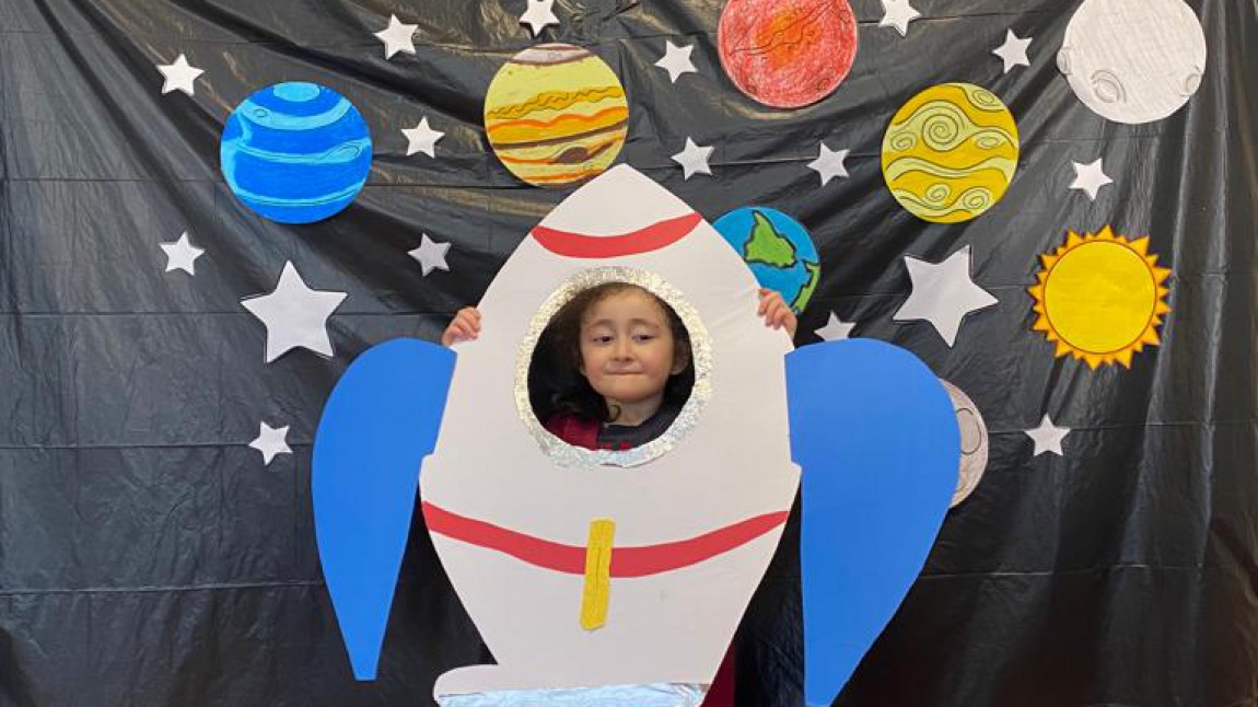 Okulumuz öğrencileri ile Uzaya yolculuk yaptık.