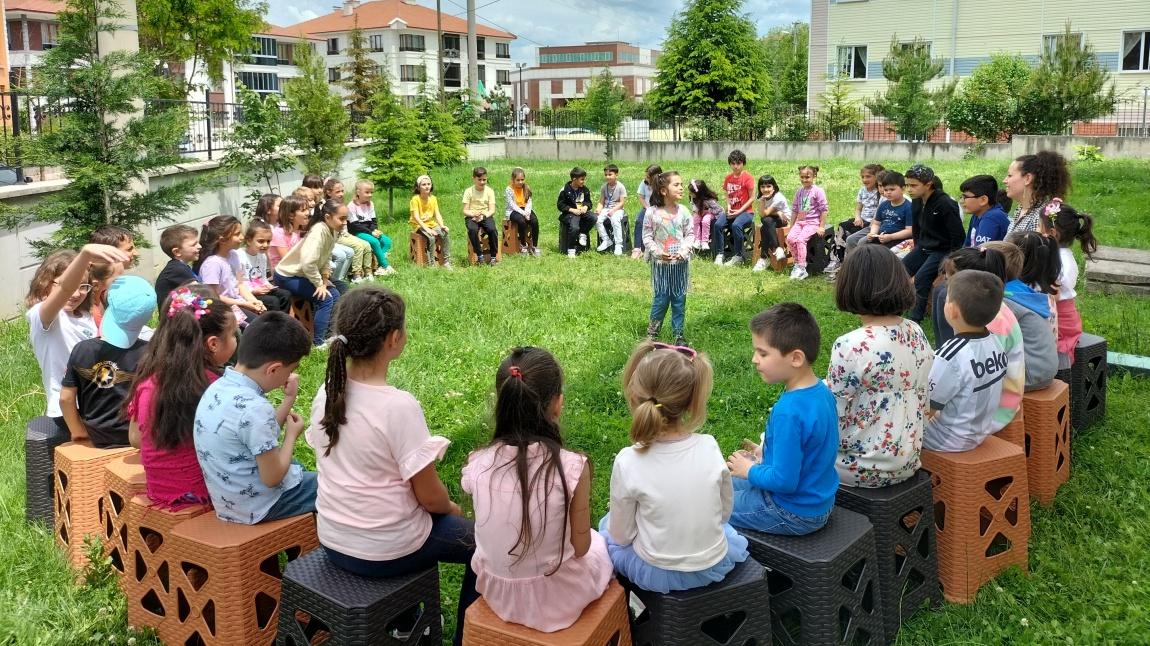 Okulumuz 5 yaş grubu öğrencileriyle ilkokula hazırlık sürecini desteklemek ve hazir bulunusluğu artırmak amacıyla Cahit Zarifoğlu ilkokuluna gezi düzenledik.