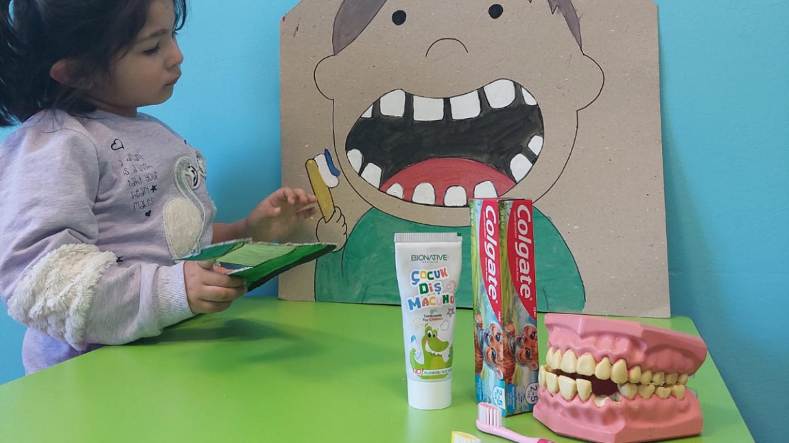 Okulumuz öğrencileriyle özbakım becerileri adı altında diş fırçalama etkinliğimizi gerçekleştirdik.